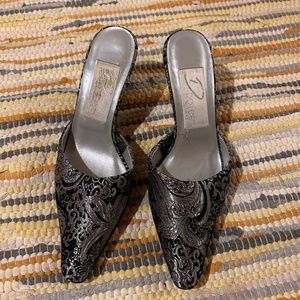 Vintage dolce by Pierre size 6.5 black & silver glitter point toe kitten heel